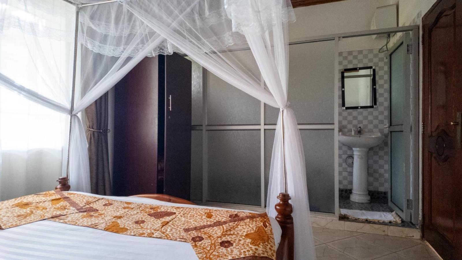 Riverside Resort Hotel Kabale Exterior photo