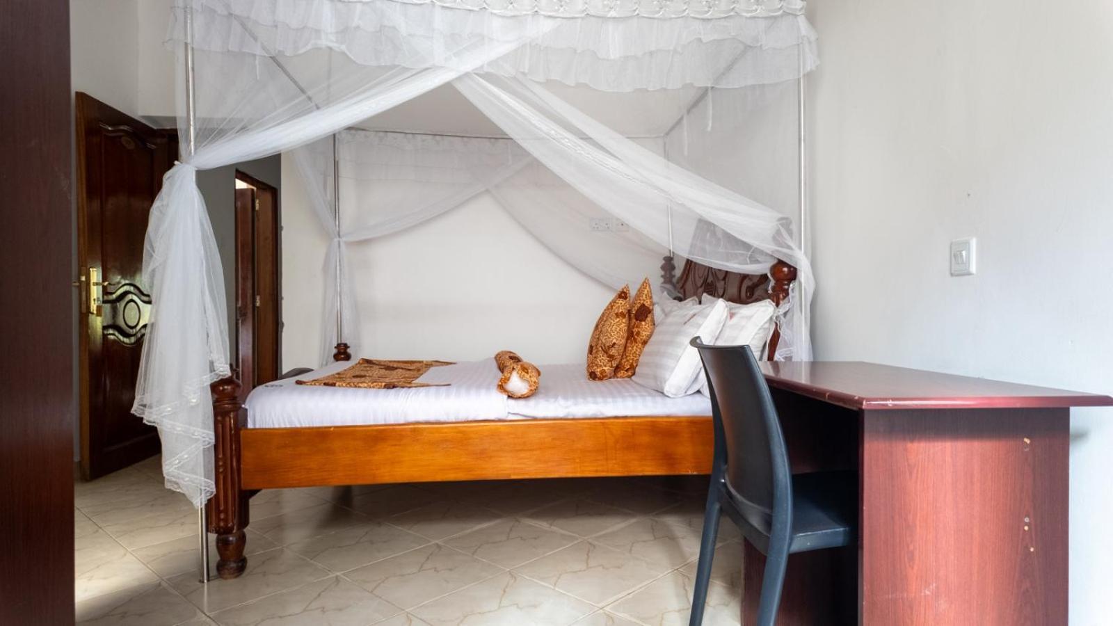Riverside Resort Hotel Kabale Exterior photo